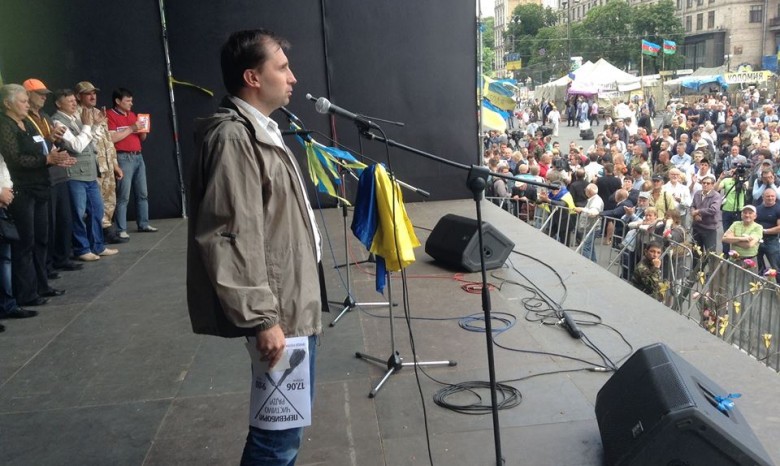 Вече на Майдане призвало Порошенко распустить Раду