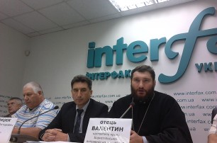Адвокат Лозинского вместе со священником оправдывали его на пресс-конференции