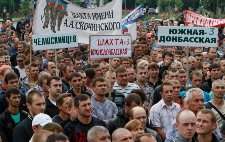 Донецкие шахтеры вышли на антивоенную демонстрацию