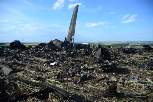 Семьям погибших в самолете ИЛ-76 над Луганском выделят по 100 тыс грн