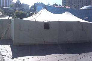 На Майдане возводят новые палатки