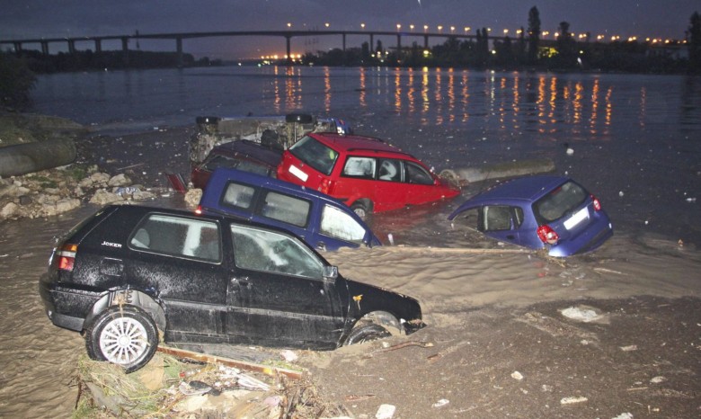 В результате наводнений в Болгарии погибло 10 человек
