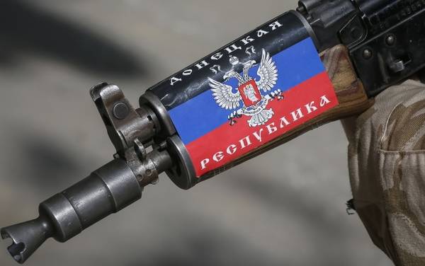 Ополченцы "ДНР" обстреляли украинский блокпост из танка и минометов