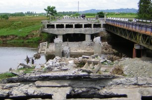 В Луганской области взорвали мост через Северский Донец