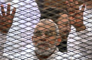 Египетский суд приговорил лидера «Братьев мусульман» к пожизненному заключению