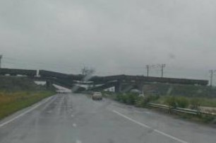 В Донецкой области взорвали ж/д мост, когда по нему ехал поезд