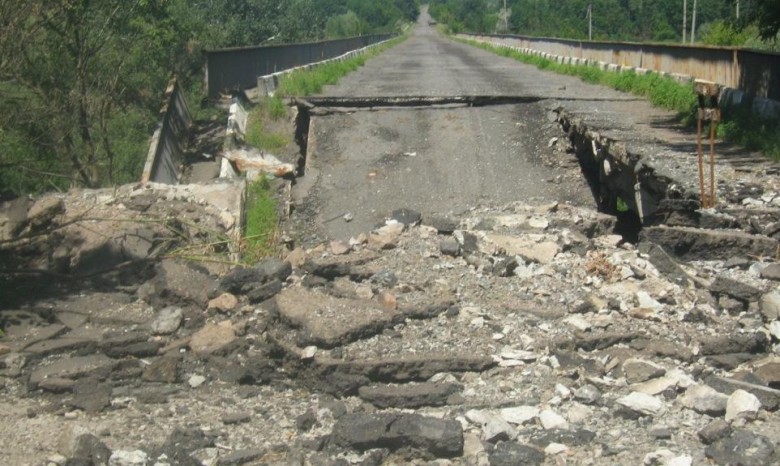 Взорван еще один мост через Северский Донец
