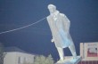 В Херсонской области снесли монумент Ленину