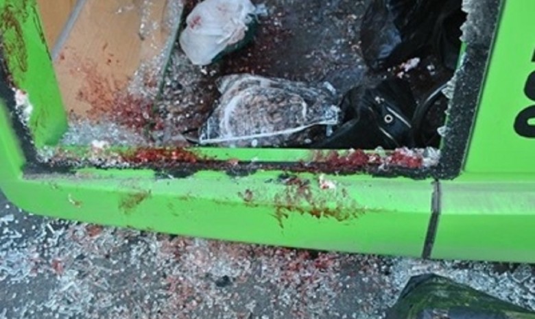 В луганскую маршрутку попал снаряд, есть жертвы