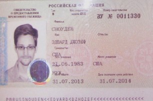 Сноуден просит у ФМС задержаться в России