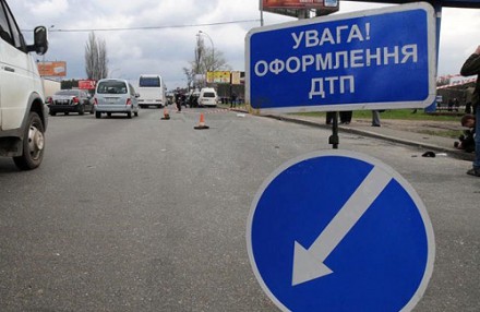 В Одесской области машина врезалась в комбайн: погибли 4 человека