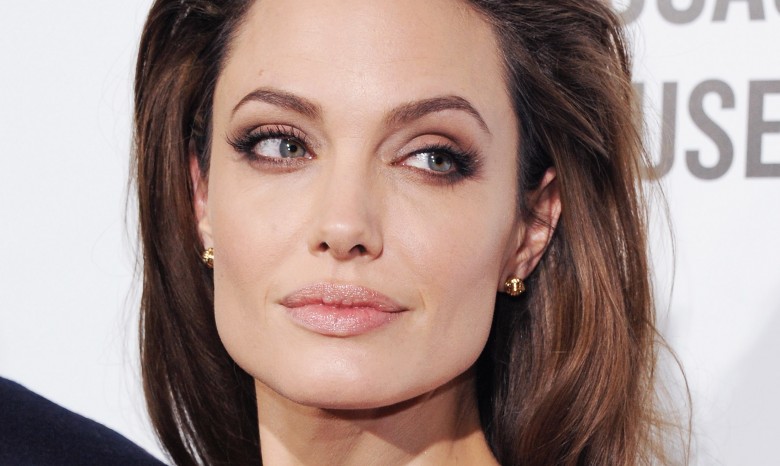Анджелина Джоли подала в суд на таблоид, опубликовавший видео ее «наркотического» прошлого