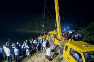 В Китае утонул микроавтобус с детьми из детсада: погибло 11 человек