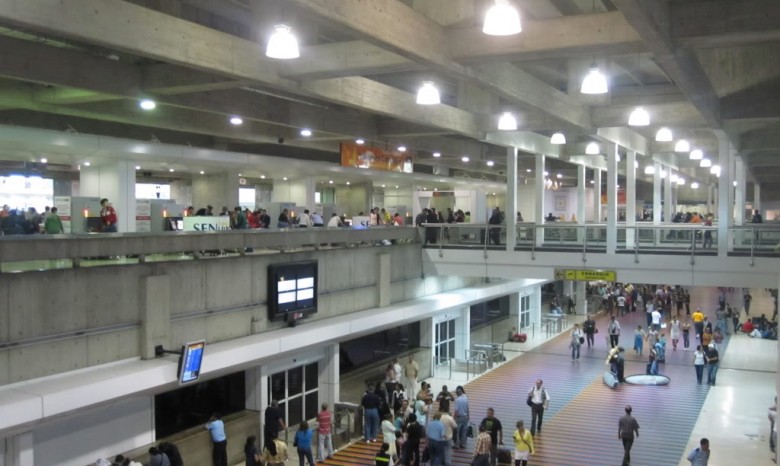 В аэропорту Каракаса воздух стал платным