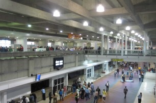 В аэропорту Каракаса воздух стал платным