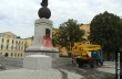 В Харькове вандалы облили краской памятник Независимости Украины