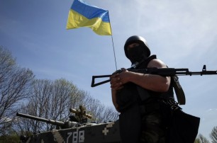 Силовики подняли флаг Украины над Дзержинском