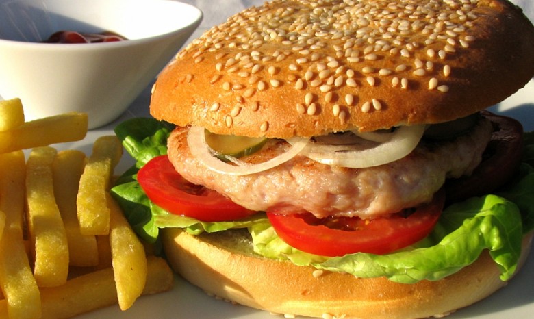 Российские власти могут запретить продажу гамбургеров и мороженого в McDonald's