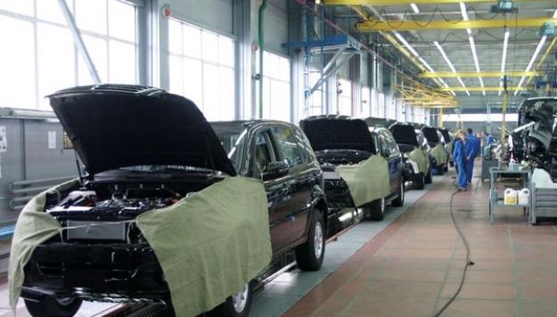 Из-за падения спроса автомобилестроители останавливают производство