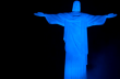 Статую Христа в Рио подсветили голубым