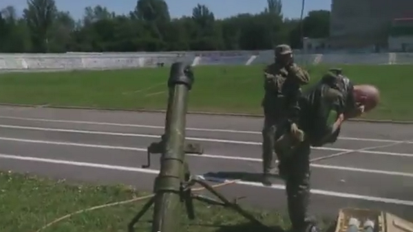 Появилось видео, как ДНРовцы обстреливают Шахтерск из минометов