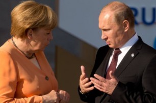 Яценюк не верит в тайные переговоры Меркель с Путиным