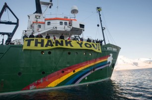 Россия отпустила судно «Гринпис» Arctic Sunrise
