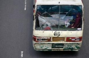 В Бангладеш свадебный автобус столкнулся с поездом: 11 погибших, более 40 раненых