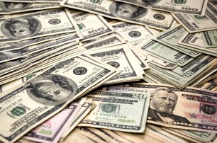 Доллар на межбанке снова лихорадит