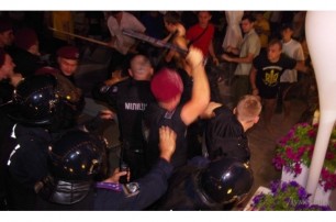 В Одессе милиция подралась с участниками акции против концерта Ани Лорак