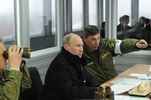 Путин или признает, что проиграл, или введет войска в Украину - The Guardian