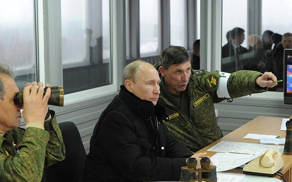 Путин или признает, что проиграл, или введет войска в Украину - The Guardian