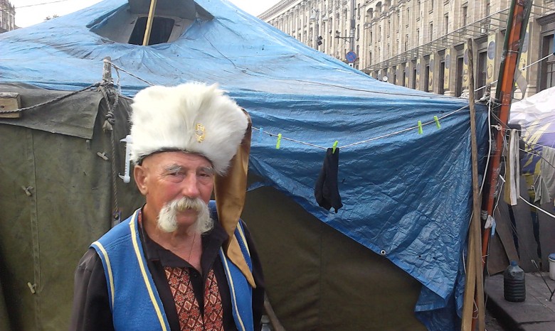 После попытки самосожжения Майдан пребывает в растерянности