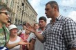 Зачистка Майдана: Кличко делал селфи с фанатами, на площади пылали палатки
