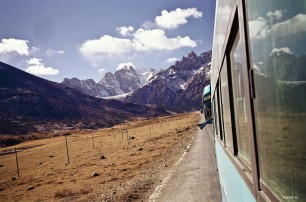 В Тибете упал в пропасть туристический автобус, 44 человека погибли
