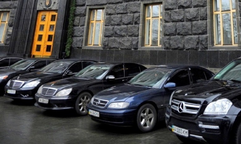 Депутаты пожертвовали парламентские автомобили силовикам АТО