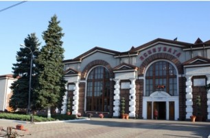 Из-за боевых действий закрыли движение поездов по станции Ясиноватая
