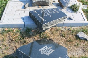 В Сумах сломали мемориальную табличку памяти Небесной Сотни