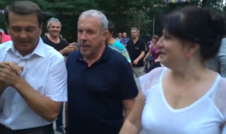 Макаревич приехал на Донбасс и выступил перед беженцами