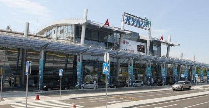 Аэропорт «Киев» (Жуляны) за месяц сократил пассажиропоток более чем вдвое