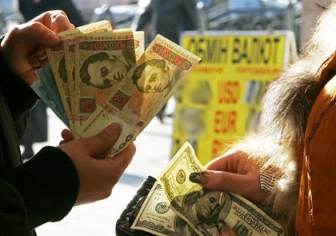 После введения санкций против России курс доллар может подскочить до 20 грн - эксперты