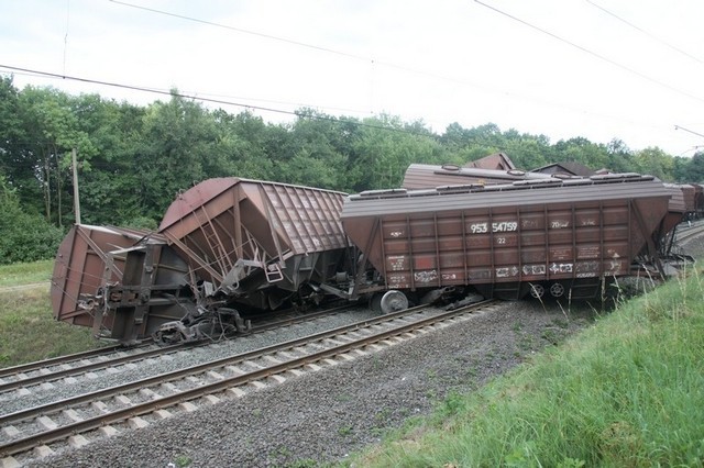 В Винницкой области сошел с рельс грузовой поезд