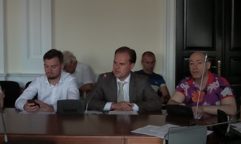 Глава земресурсов Киева затягивает рассмотрение дерибанов Черновецкого