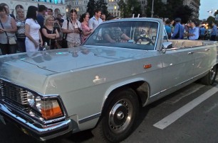 Министр Гелетей примет парад в эксклюзивном авто российского производства