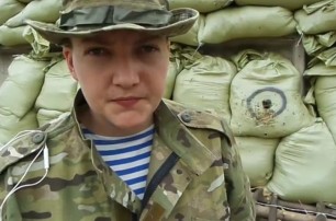 Порошенко наградил летчицу Савченко орденом "За мужество"