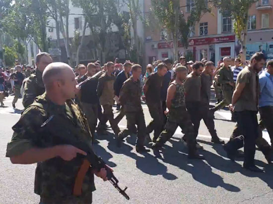 Марш пленных в Донецке не издевательство - Лавров