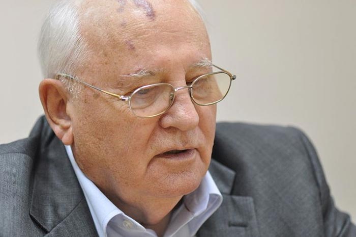 Дряхлеющий Горбачев поддержал Путина
