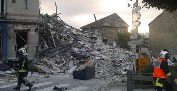Во Франции произошел взрыв в жилом доме, есть жертвы