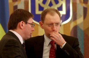 Яценюк — социальный террорист, а Луценко просто алкобоевик - эксперт