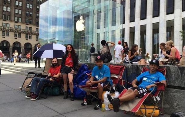Фанаты iPhone 6 встали в двухнедельную очередь за новым телефоном
